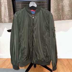 EUC Zara Men’s Basic Olive green bomber jacket. Size XL (fits like L)